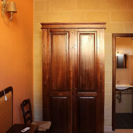 ゲストハウス Alla Corte Del Naif 3*